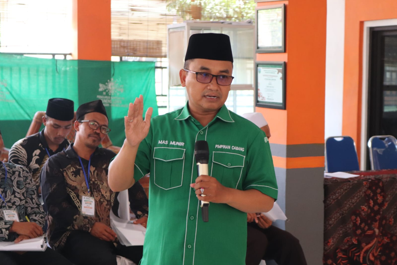 Ketua PC GP Ansor Kabupaten Probolinggo, Misbahul Munir. (Foto: M.Hidayatullah/Lingkaran.net)