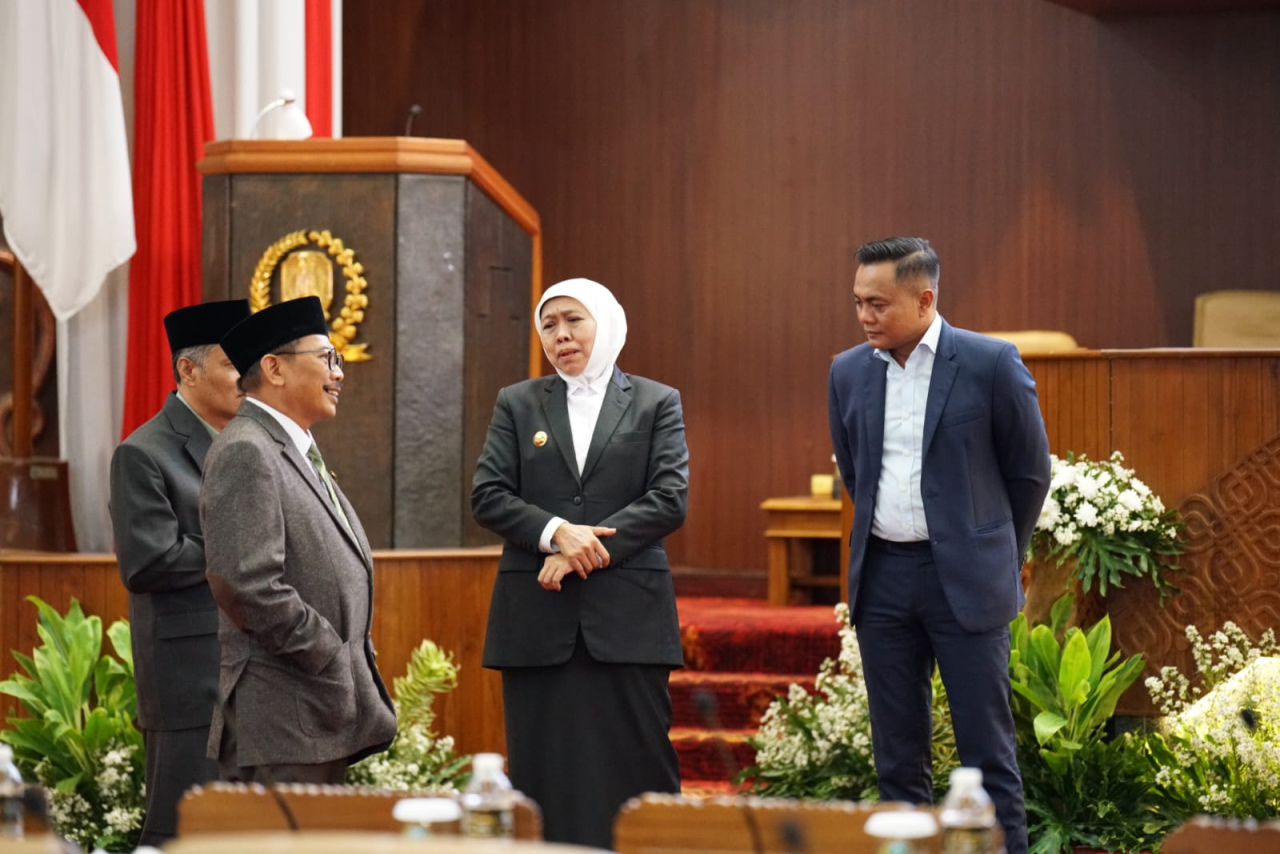 Gubernur Khofifah Indar Parawansa usai mengikuti rapat Paripurna DPRD Jawa Timur, Senin (20/10/2025). (Foto: Humas DPRD Jawa Timur)