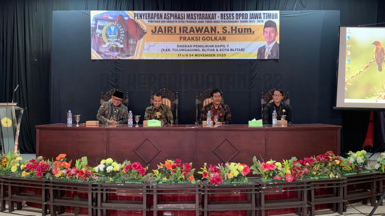 Jairi Irawan, Wakil Ketua Komisi E DPRD Jatim saat menggelar Reses di STIKES Hutama Abdi Husada, Kabupaten Tulungagung, Jumat (21/11/2025).  