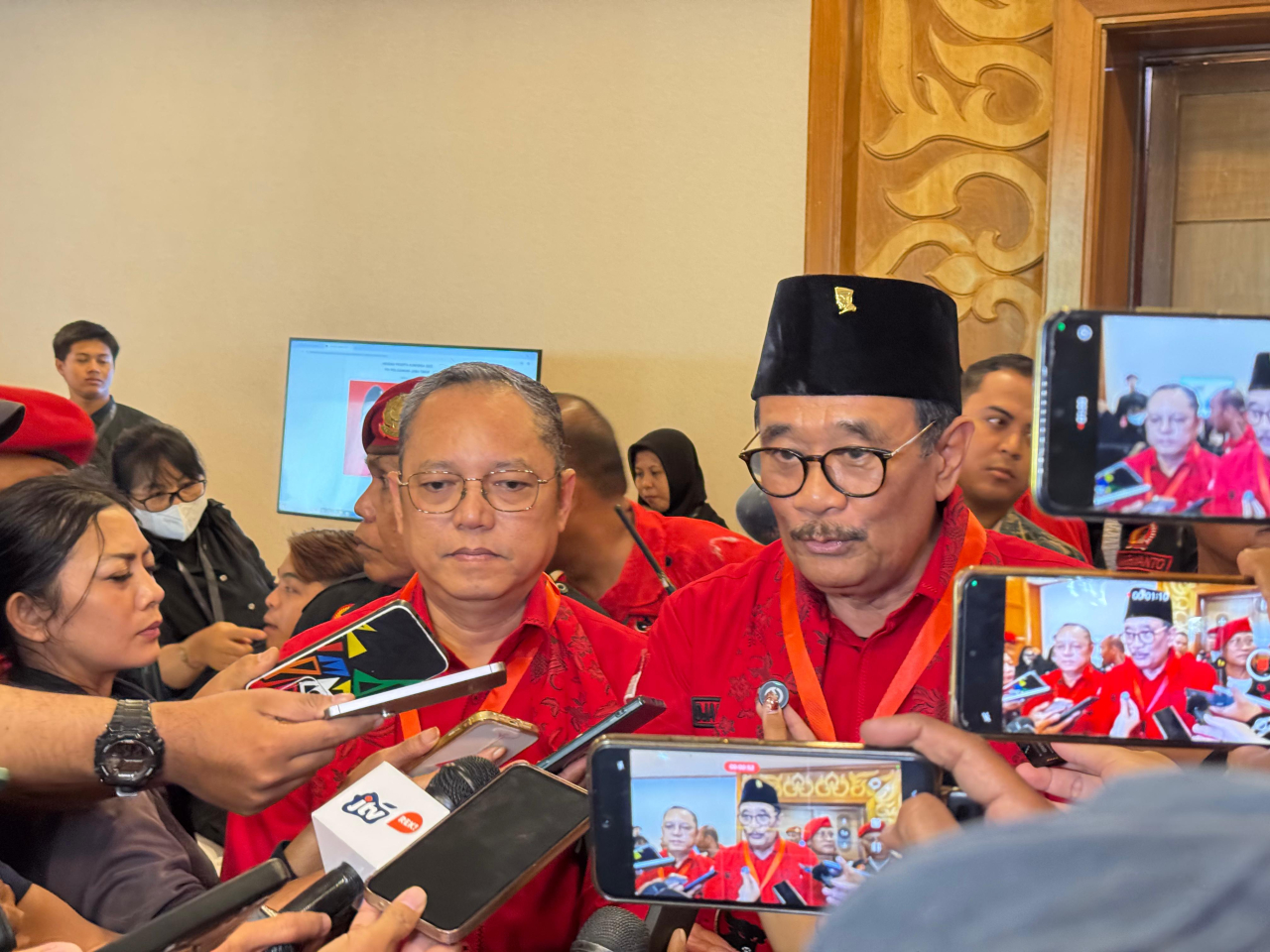 Ketua DPP PDI Perjuangan Bidang Ideologi dan Kaderisasi, Djarot Saiful Hidayat hadiri Konferda dan Konfercab PDI Perjuangan se-Jawa Timur di Hotel Shangri-La Surabaya, Sabtu (20/12/2025).