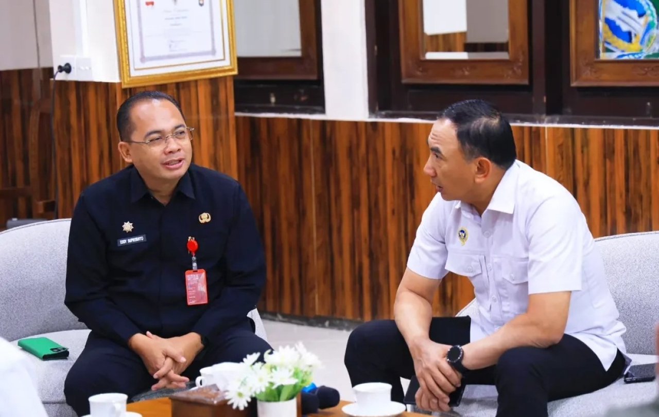 Kepala Bakesbangpol Jatim, Eddy Supriyanto (kiri) saat memimpin pelaksanaan monitoring dan pendampingan Tim Terpadu pengawasan ormas tingkat pusat. (Foto IG Eddy Supriyanto)
