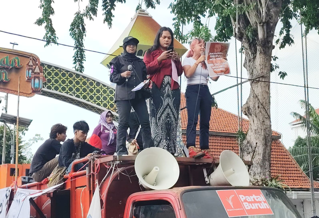 Koordinator lapangan aksi IWD Surabaya, Syska La Vegie