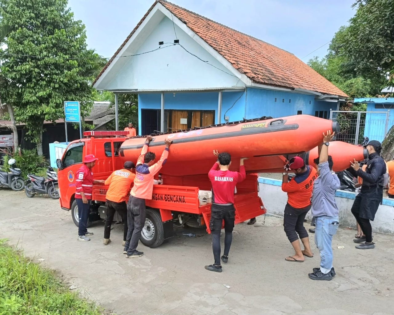 BPBD Jatim terjunkan Tim Operasi SAR pencarian korban tenggelam di Sungai Tunjung, Desa Tunjung, Kecamatan Burneh, Kabupaten Bangkalan, Rabu (1/4/2026). 