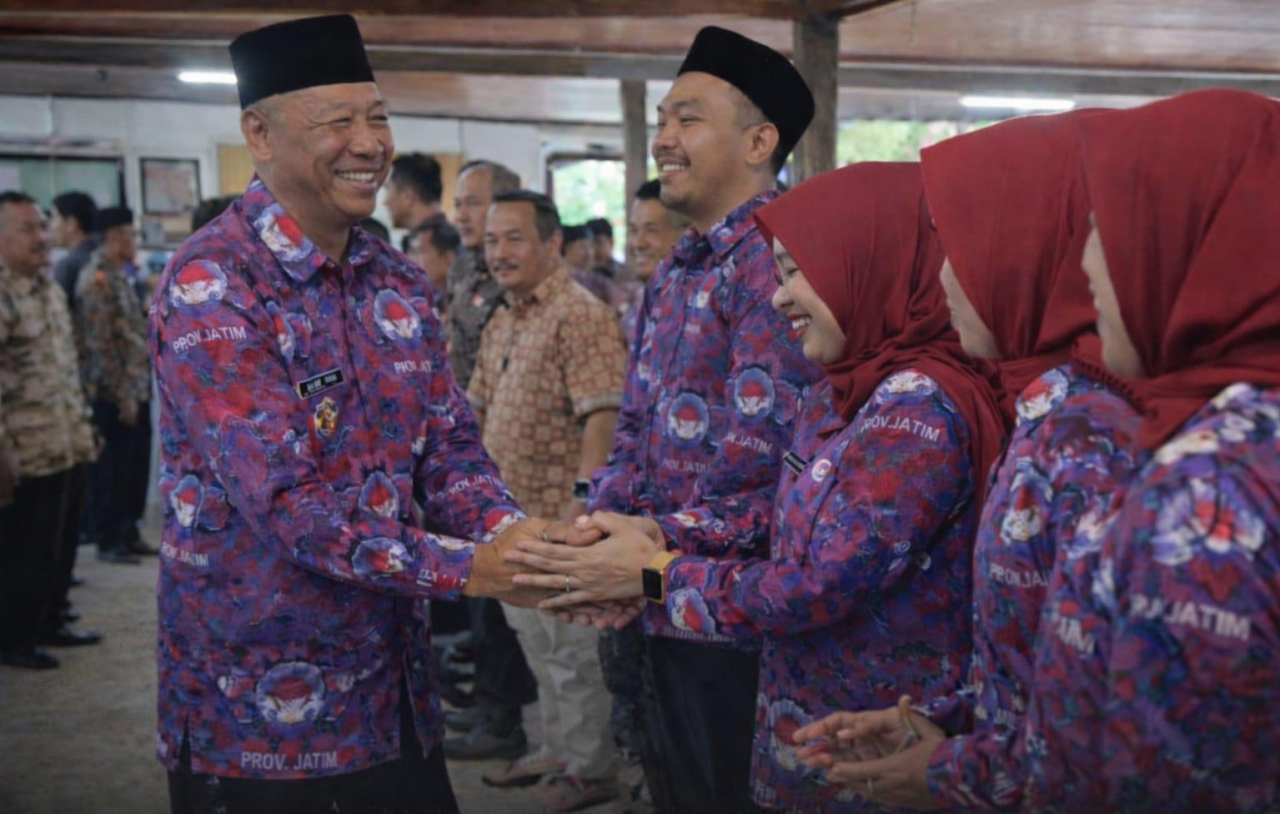 Bupati Gatut Sunu Wibowo saat memimpin pelantikan pengurus Persatuan Perangkat Desa Indonesia (PPDI) tingkat kecamatan se-Kabupaten Tulungagung, Kamis (9/4/2026).