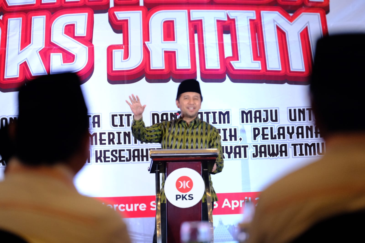 Emil Dardak menghadiri Bimtekda PKS Jatim, Senin (20/4/2026).