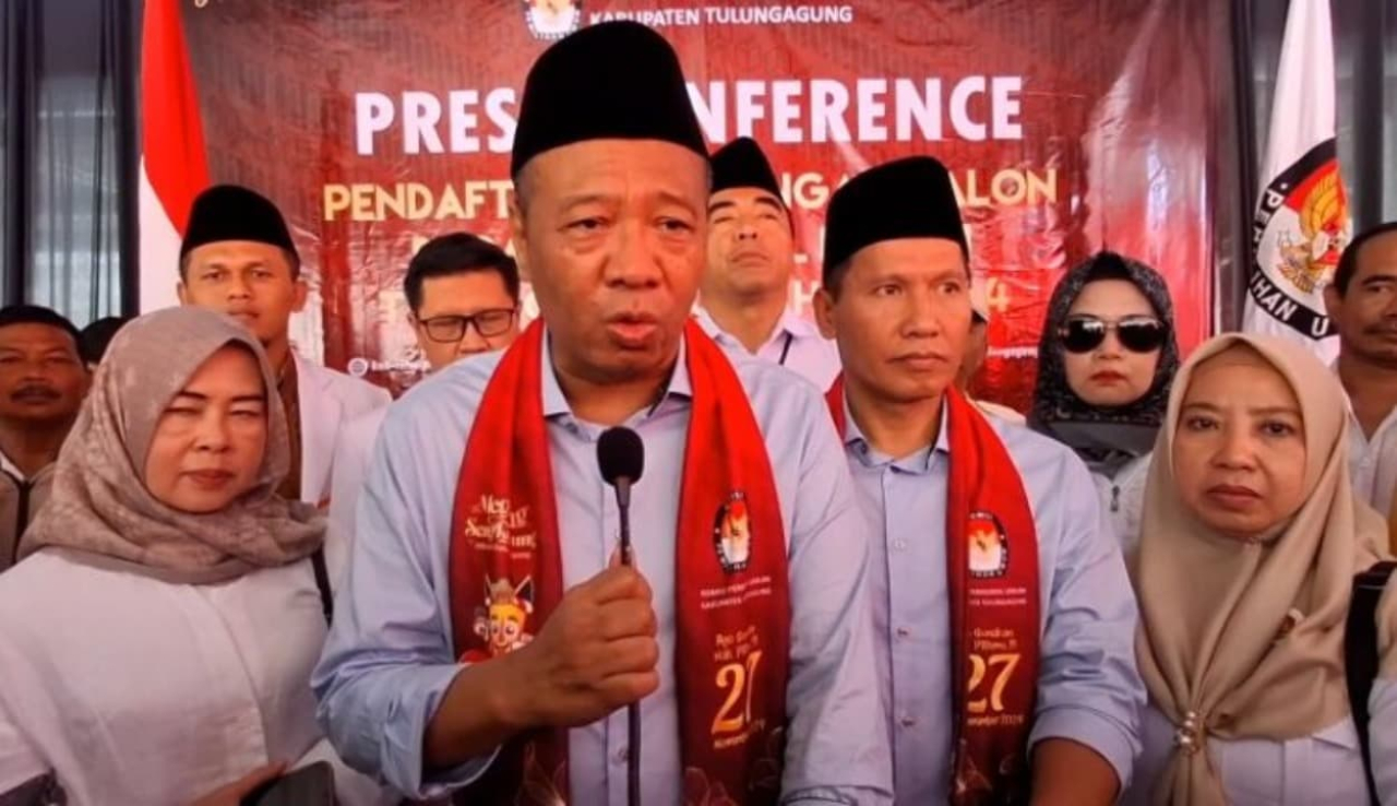 Gatut Sunu Wibowo-Ahmad Baharudin setelah mendaftar ke KPU Tulungagung pada Selasa (28/8/2024).