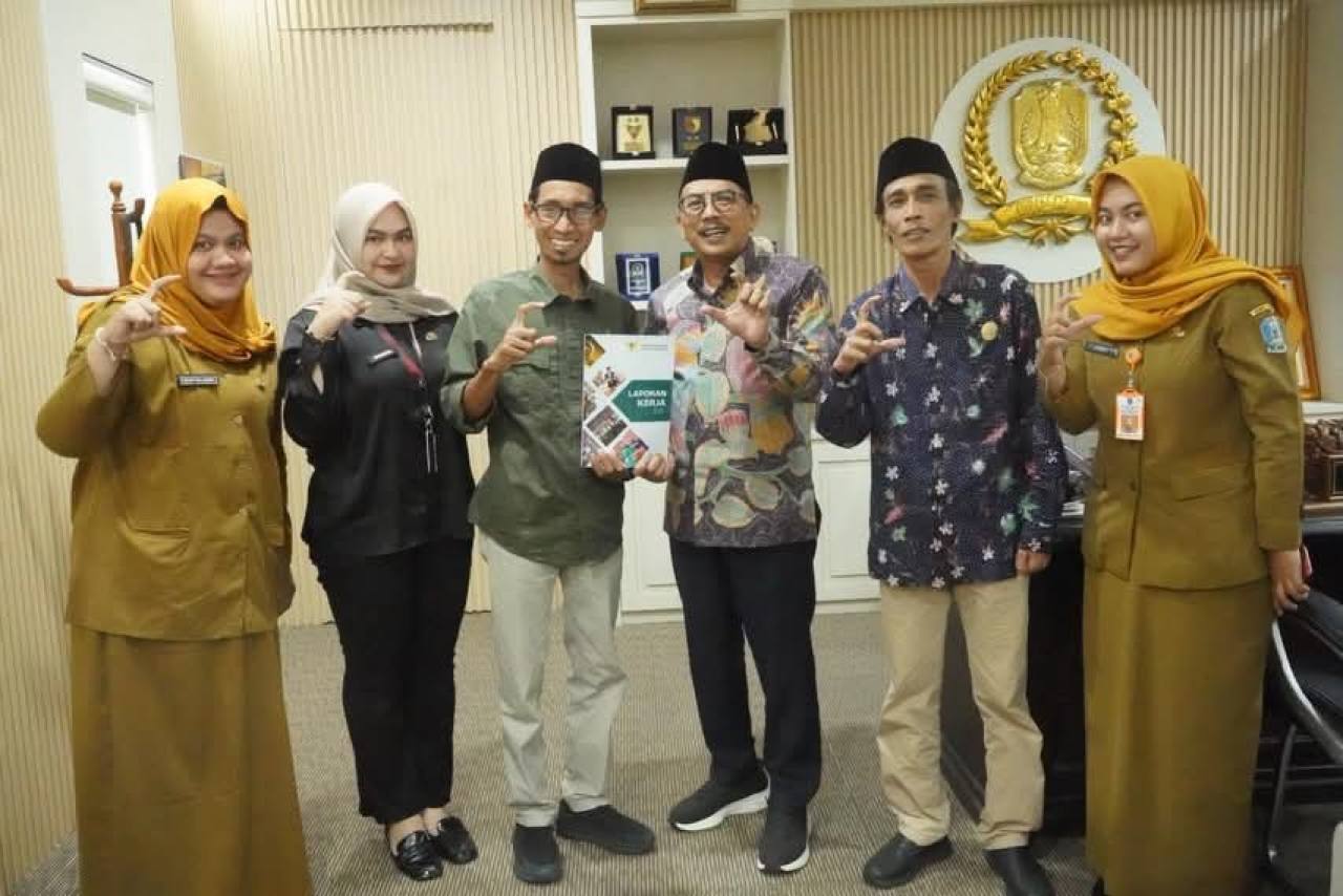 Ketua DPRD Jatim, Musyafak Rouf, menerima audiensi jajaran Komisi Informasi Provinsi Jawa Timur di Kantor DPRD Jatim, Senin (7/4/2026).