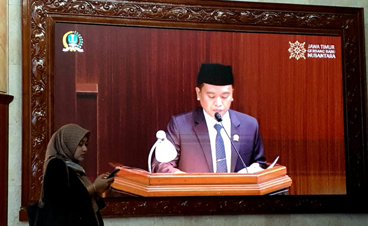 Juru Bicara Fraksi PPP-PSI DPRD Jatim, Nurul Huda, saat membacakan pendapat akhir fraksinya terhadap laporan Pansus BUMD, Selasa (5/5/2026).