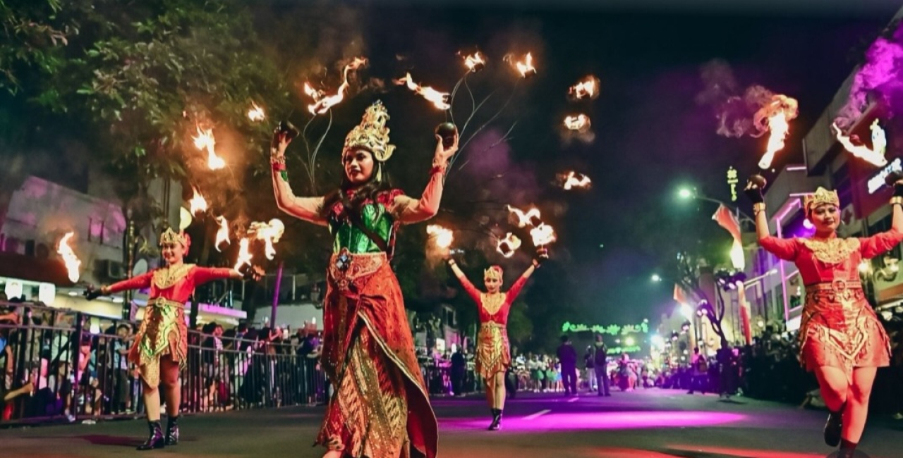Surabaya Vaganza 2026 Meriah, Festival of Lights Sedot Ribuan Warga