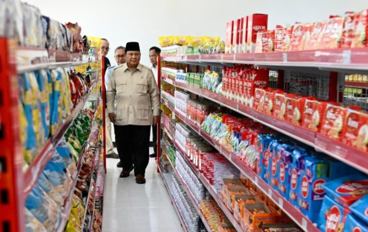 Presiden Prabowo Subianto meninjau Koperasi Desa Merah Putih Desa Nglawak, Kecamatan Kertosono, Kabupaten Nganjuk, Jawa Timur, Sabtu (16/52026). (Foto BPMI Setpres)
