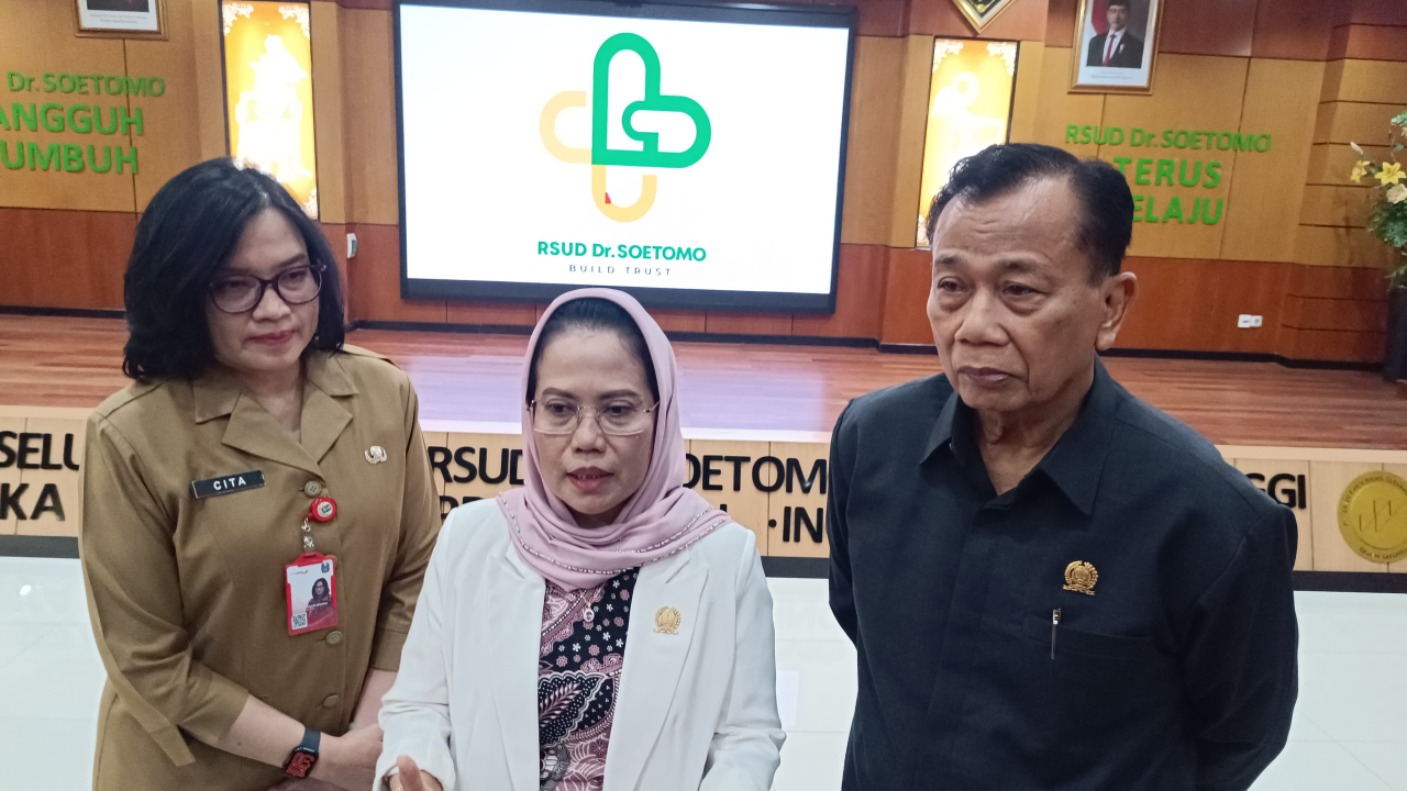 Komisi E DPRD Jatim saat mengunjungi RSUD dr Soetomo pasca kebakaran Gedung Pusat Pelayanan Jantung Terpadu (PPJT).