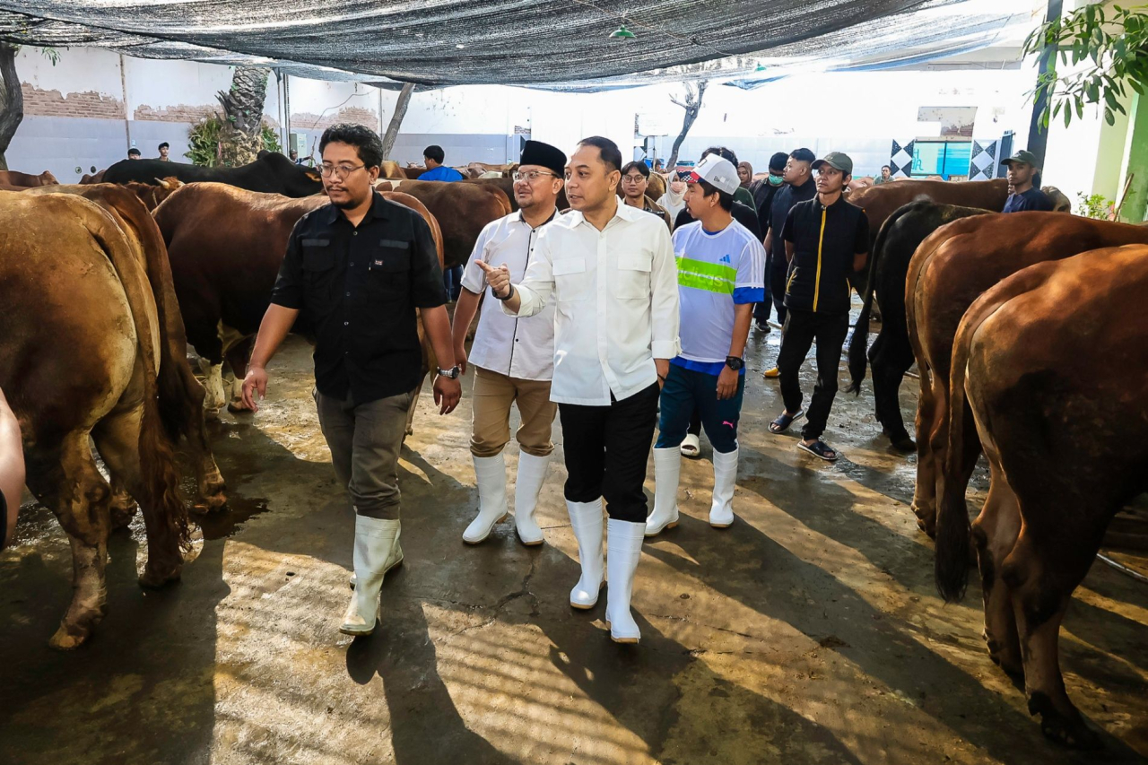 Wali Kota Surabaya Eri Cahyadi memperketat pengawasan hewan kurban menjelang Idul Adha 2026.