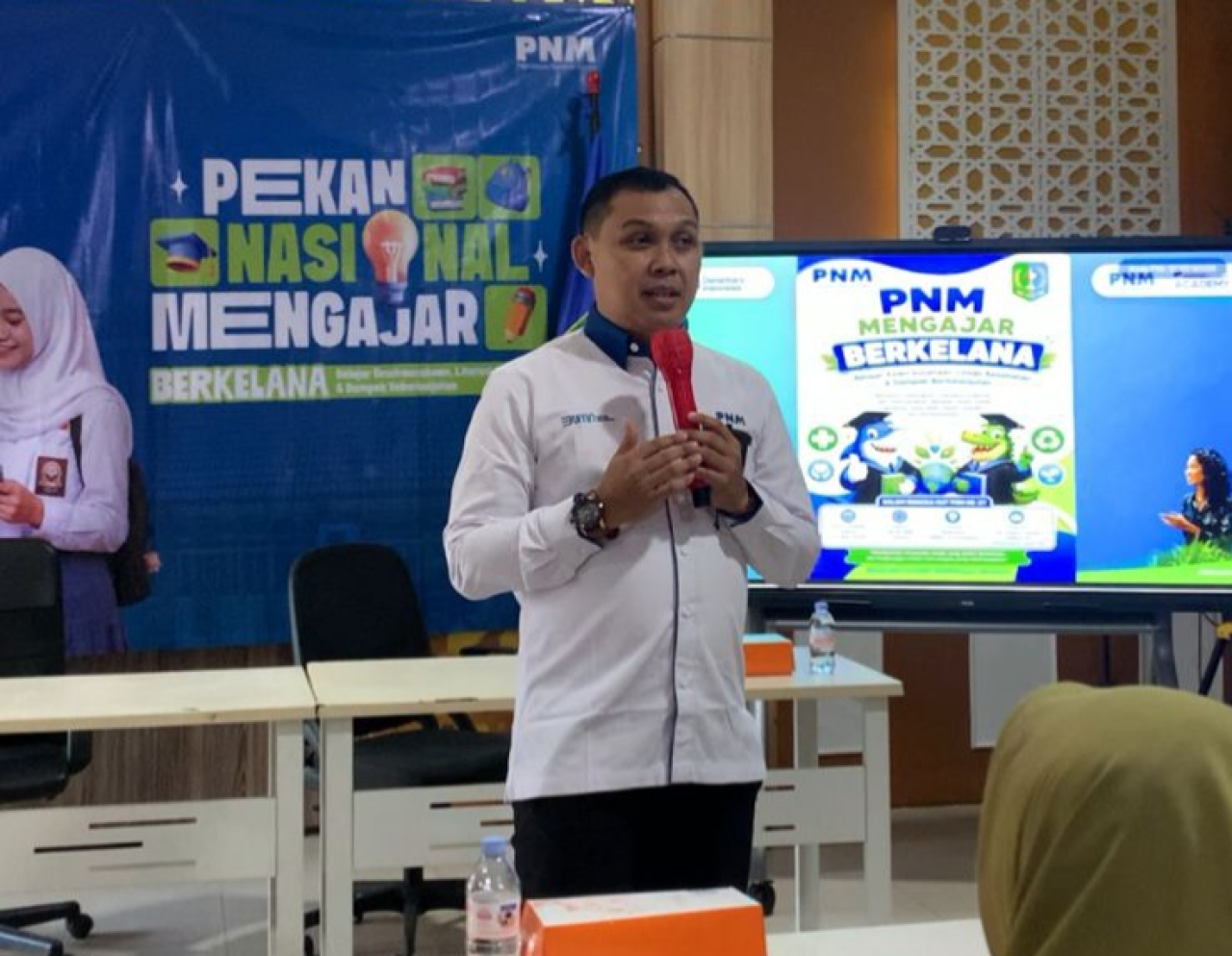PNM Mengajar bekali siswa SMKN 10 Surabaya pengetahuan tentang berwirausaha