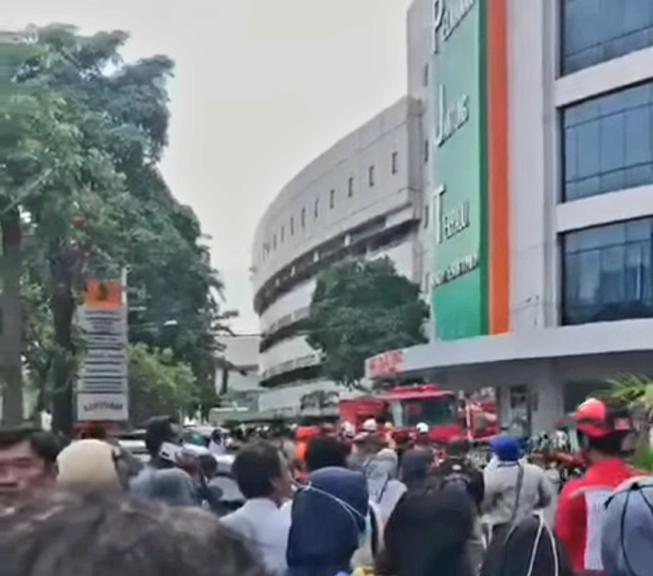 Kebakaran RSUD Dr Soetomo Surabaya Hari Ini, 1 Pasien ICU Meninggal dan 33 Dievakuasi