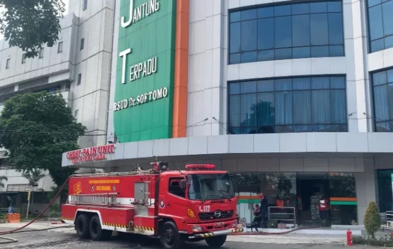 Kebakaran terjadi di Gedung Pusat Pelayanan Jantung Terpadu (PPJT), Jumat (15/5/2026).