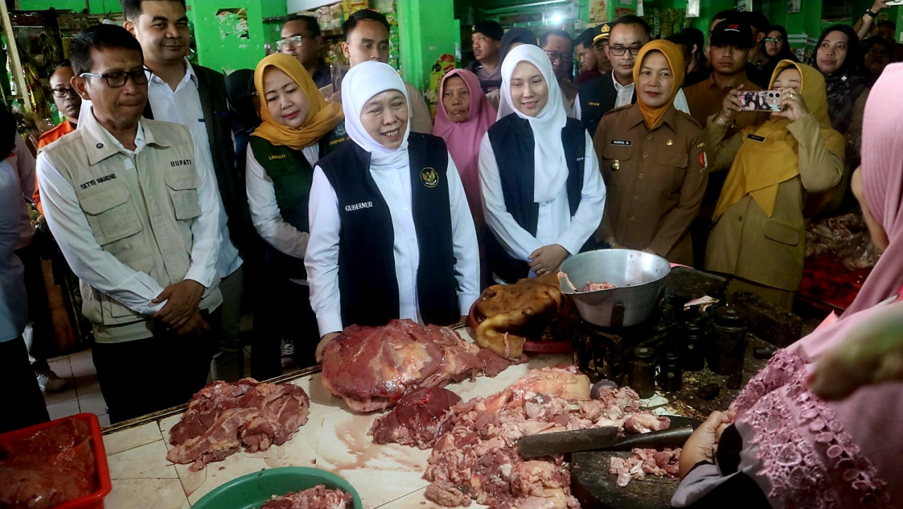 Wakil Ketua DPRD Jatim, Sri Wahyuni dampingi Gubernur Khofifah sidak Pasar di Bojonegoro, Senin (25/5/2026).