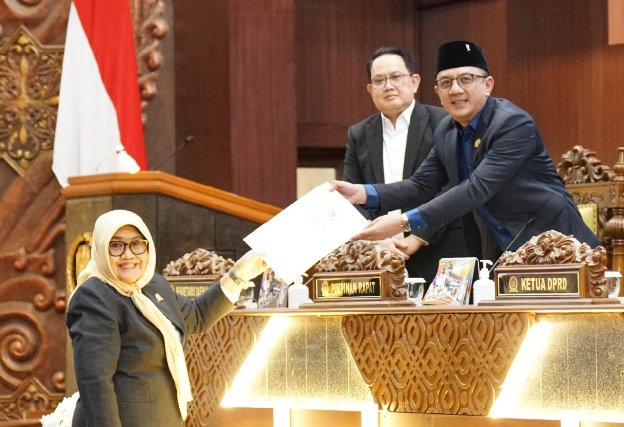 Juru Bicara Fraksi Partai Golkar, Atika Banowati. (Humas DPRD Jatim)