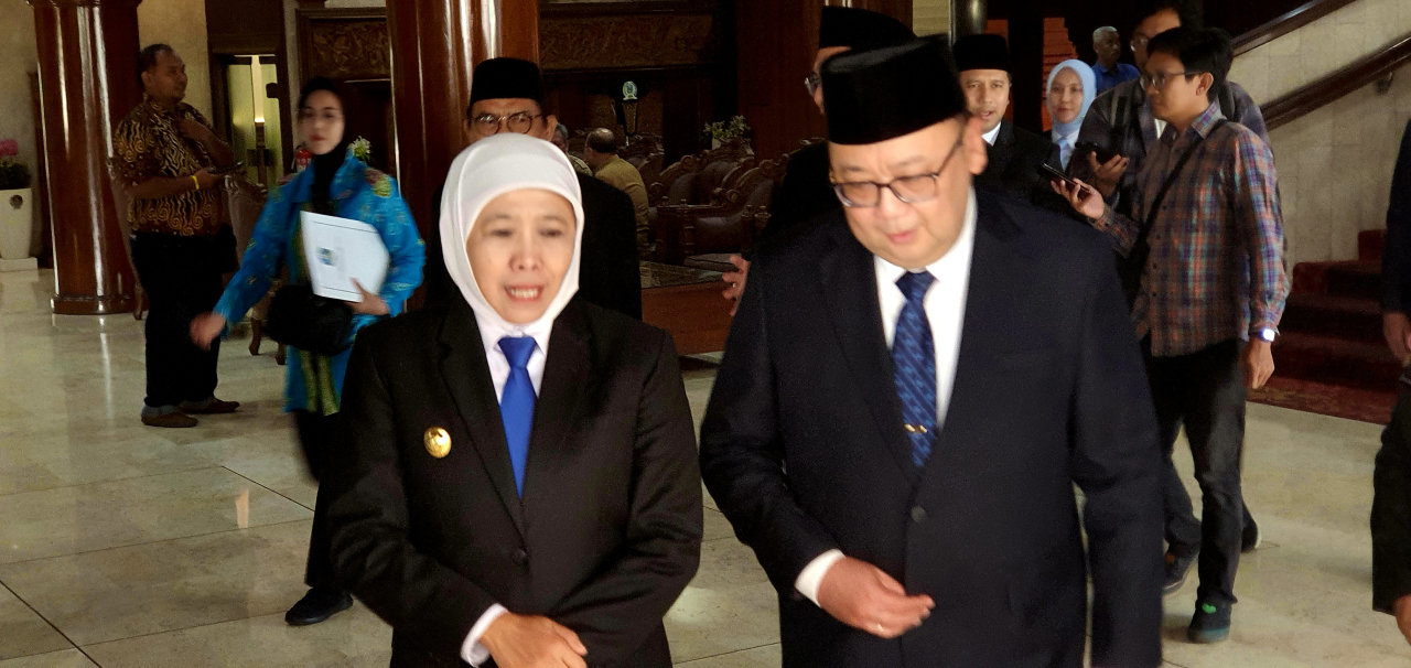 Gubernur Khofifah bersama Direktur Jenderal Pemeriksaan Keuangan Negara (PKN) V BPK RI, Widhi Widayat.