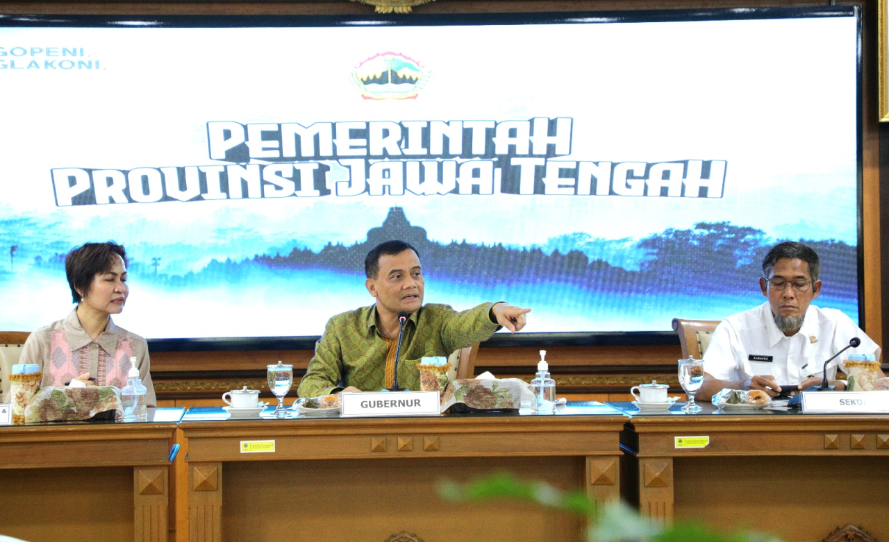Deputi Bidang Koordinasi dan Supervisi (Korsup) KPK RI, Ely Kusumastuti, dalam Rapat Koordinasi Pencegahan Tindak Pidana Korupsi pada Perizinan Tambang Khususnya MBLB, di Ruang Rapat Kantor Gubernur Jawa Tengah, Jumat (12/6/2026).