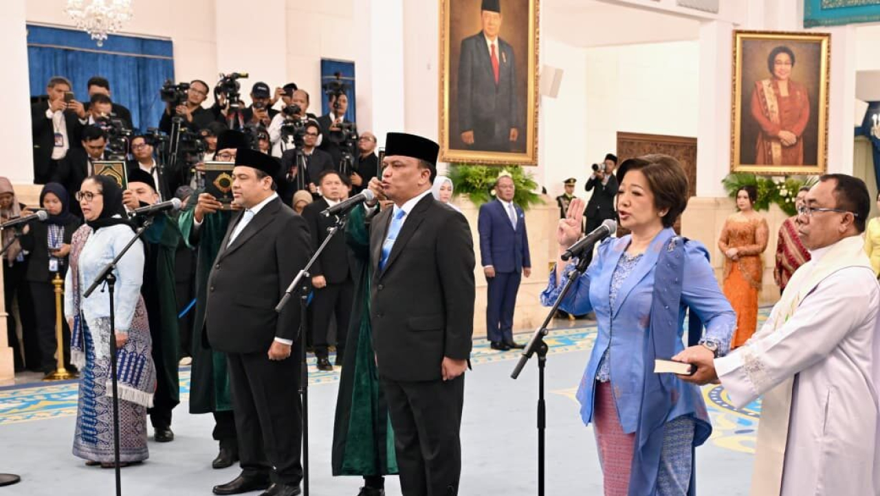 Presiden Prabowo Subianto melantik Nanik S. Deyang sebagai Kepala Badan Gizi Nasional serta Agustina Arumsari dan Trenggono sebagai Wakil Kepala Badan Gizi Nasional. Pelantikan tersebut berlangsung di Istana Negara, Jakarta, Senin (8/6/2026). (BPMI Setpre