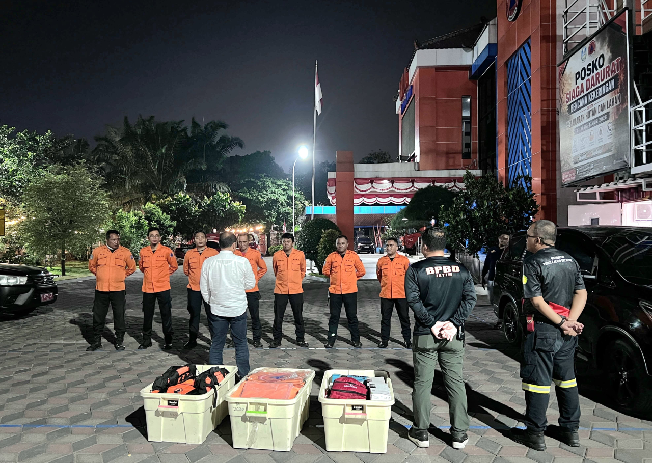 Tim Reaksi Cepat (TRC) BPBD Jawa Timur diberangkatkan ke Nusa Tenggara Timur (NTT) untuk membantu penanganan gempa bumi magnitudo 7,7