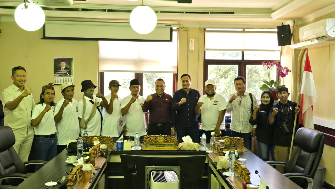 Komisi A DPRD Kota Surabaya ajak warga Surabaya kibarkan bendera merah putih sepanjang bulan Agustus