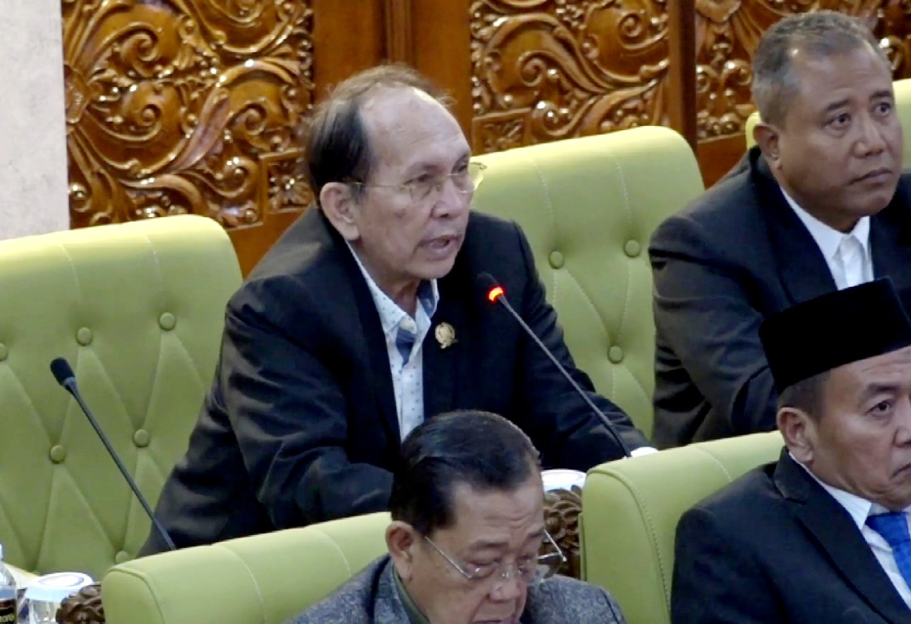 Freddy Poernomo, anggota DPRD Jatim dari Fraksi Golkar saat interupsi di rapat Paripurna.