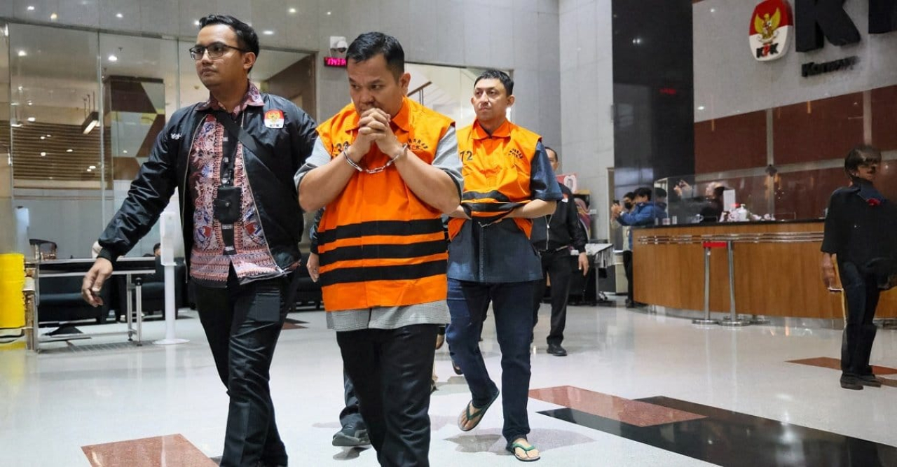KPK mengamankan delapan tersangka dalam OTT dugaan suap pengurusan HGB di lingkungan ATR/BPN, serta menyita uang tunai sekitar Rp106,3 miliar.