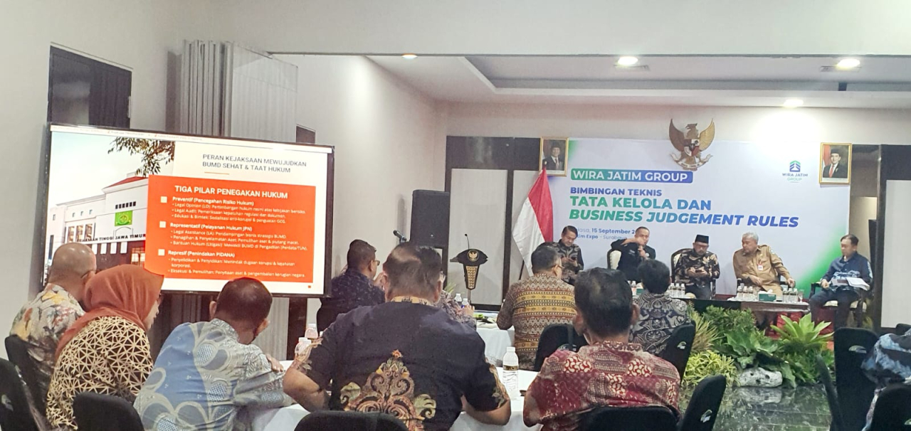 Jajaran Pemprov Jatim, DPRD Jatim, Kejati Jatim dan KAD Jatim mengikuti Bimtek Tata Kelola dan Business Judgement Rules PWU Jatim di Jatim Expo Surabaya, Selasa (15/9/2026).
