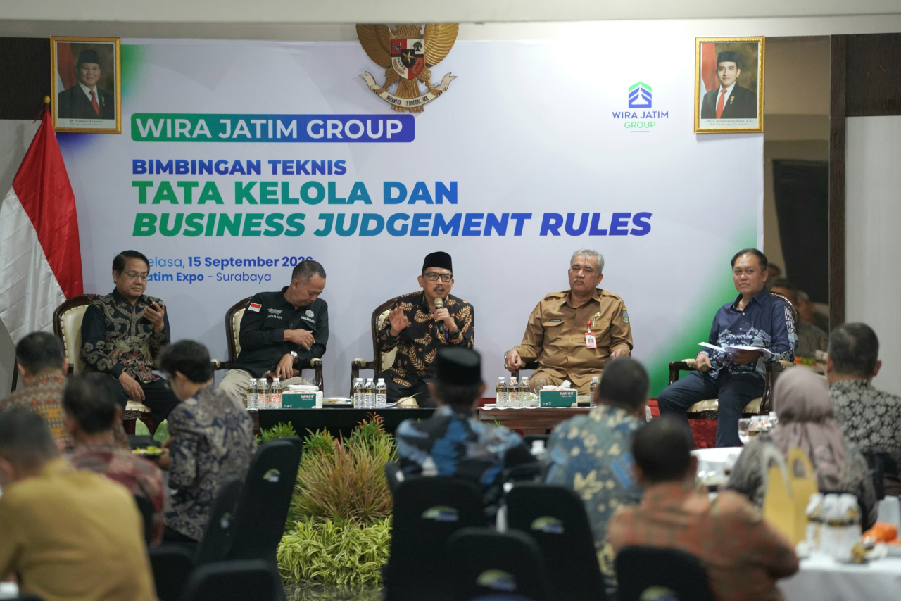 Jajaran Pemprov Jatim, DPRD Jatim, Kejati Jatim dan KAD Jatim mengikuti Bimtek Tata Kelola dan Business Judgement Rules PWU Jatim di Jatim Expo Surabaya, Selasa (15/9/2026).