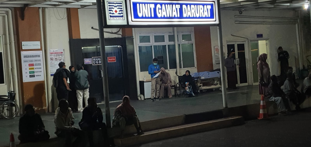 Suasana RS Delta Surya Sidoarjo yang merawat santri Ponpes Manbaul Hikam yang diduga keracunan usai menyantap MBG, Selasa malam (1/9/2026).