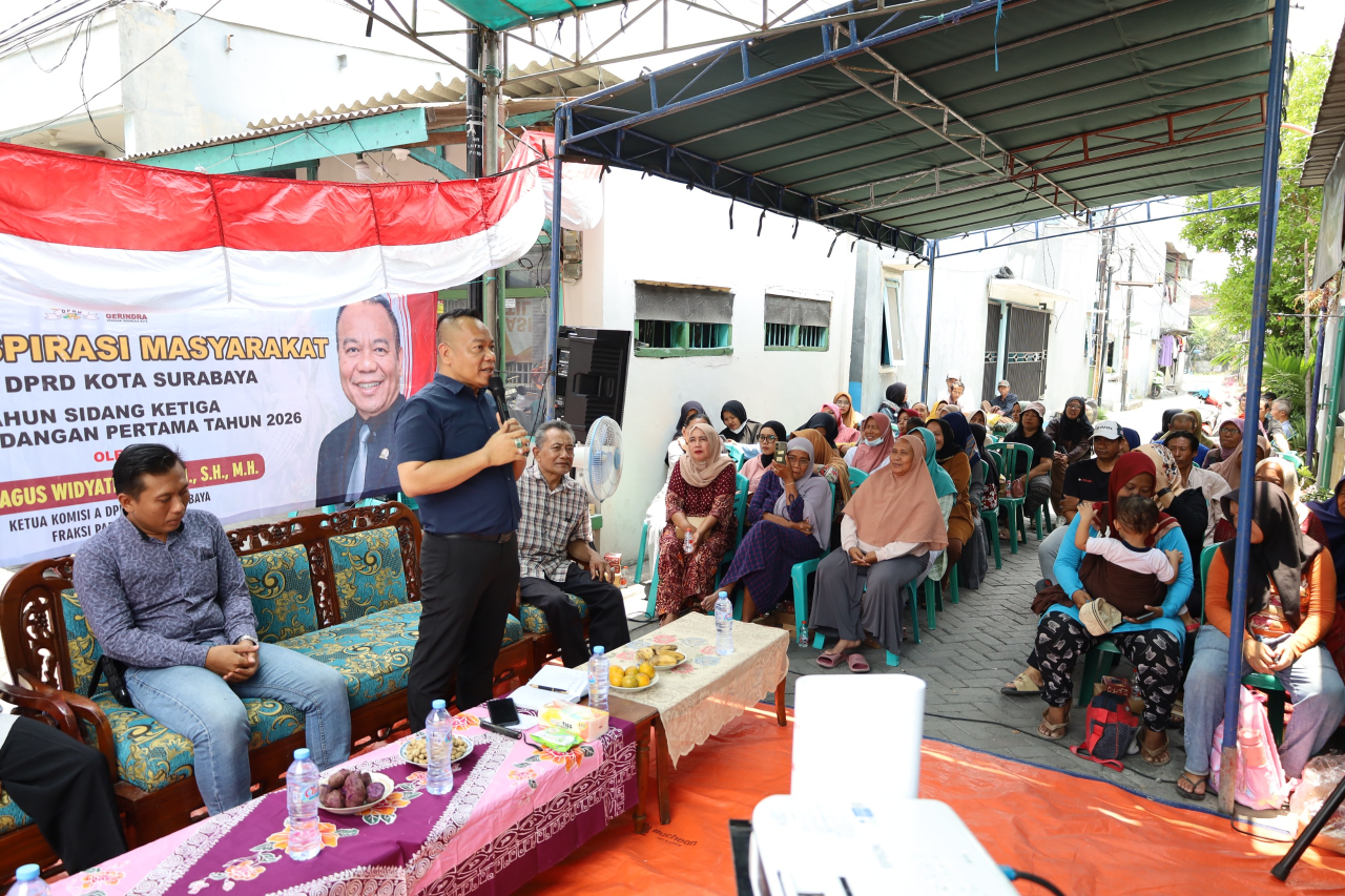 Ketua Komisi A DPRD Kota Surabaya Yona Bagus Widyatmoko saat melakukan reses di Lontar