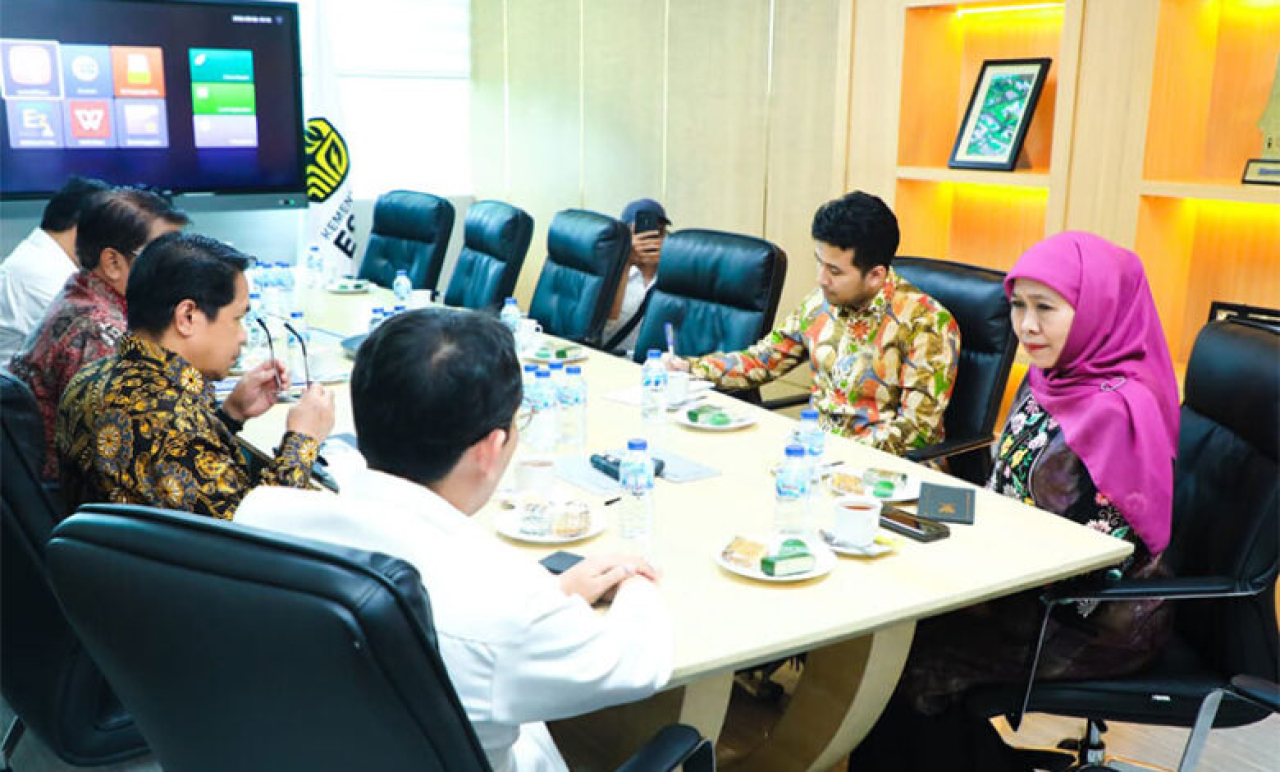 Gubernur Khofifah dan Wagub Emil datangi langsung Kementerian ESDM untuk memastikan ketersediaan BBM di Jawa Timur.