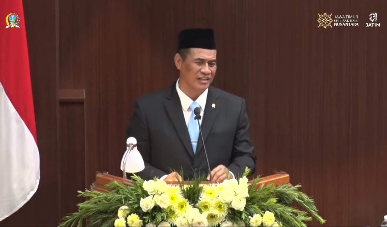 Menteri Pertanian Andi Amran Sulaiman menyampaikan apresiasi terhadap capaian sektor pertanian Jawa Timur saat menghadiri Rapat Paripurna Istimewa Hari Jadi ke-81 Provinsi Jawa Timur di DPRD Jatim, Senin (12/10/2026).