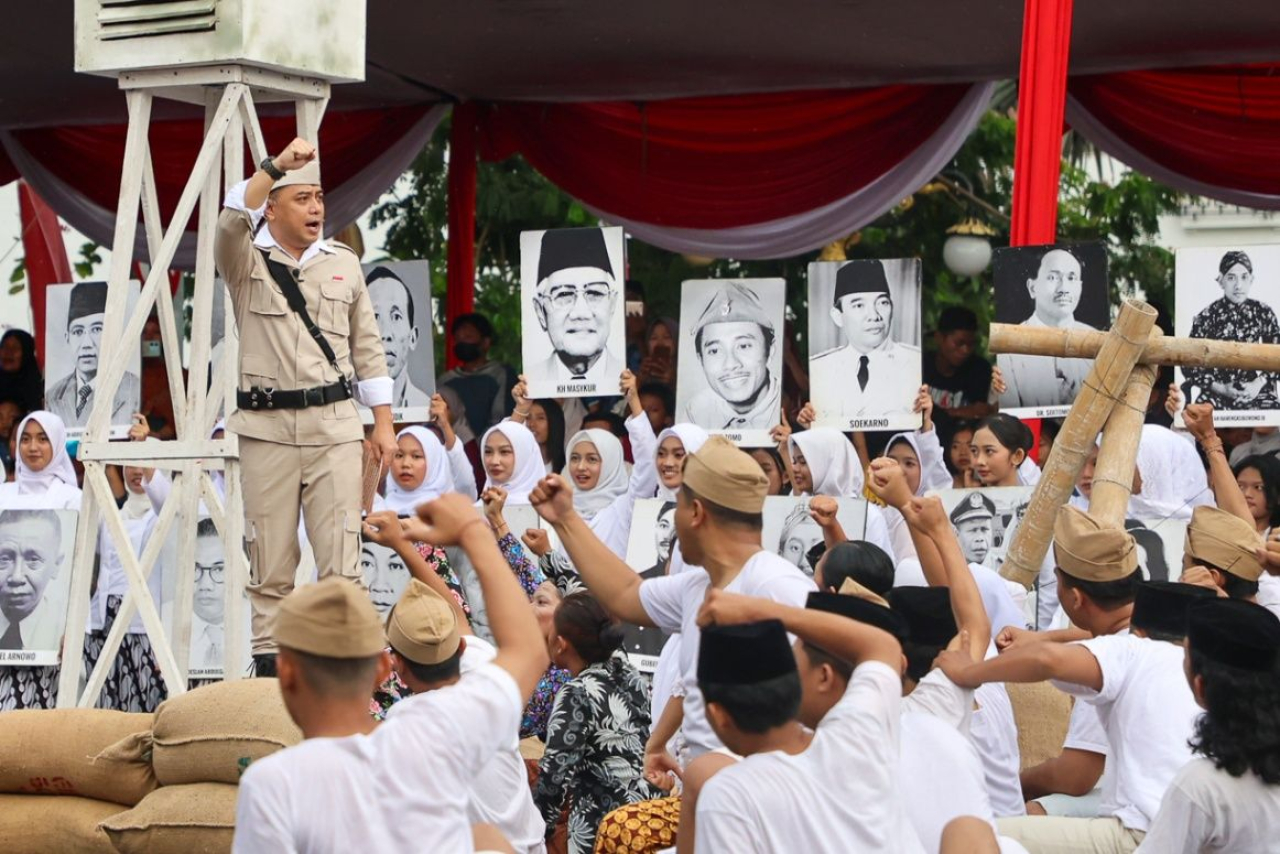 Parade Surabaya Juang 2026, Pemain Persebaya Ikut Angkat Senjata